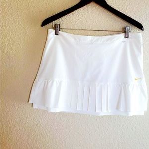 NIKE DRI FIT	PLEATED TENNIS/GOLF SKORT	6